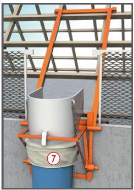 Schuttrutsche an einem Dachstuhl