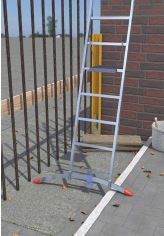 Abb. 85 Leiterfu zum Ausgleich von Niveauunterschieden und Einhngepodest