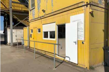 Abb. 2 Barriere zwischen Fahrweg und Tr