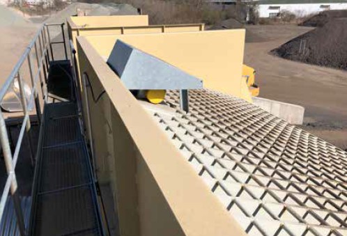 Abb. 28 Doseur mit Rostabdeckung, Laufsteg und Rttler