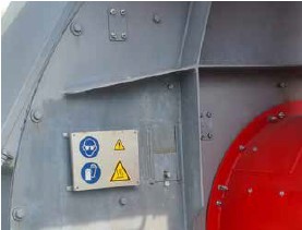 Abb. 37 Hinweis auf vorgeschriebene PSA an der Sichtffnung