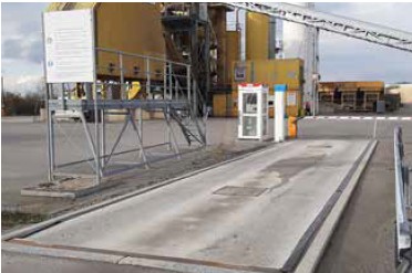 Abb. 4 Zufahrtsbeschrnkung mit Terminal zur Kommunikation