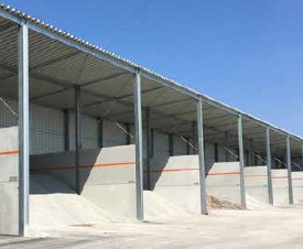 Abb. 41 Die berdachung der Mineralhalde ermglicht die trockene Lagerung der Mineralstoffe und mindert diffuse Staubemissionen. Der Eintritt von brennbaren Fremdkrpern wird reduziert.