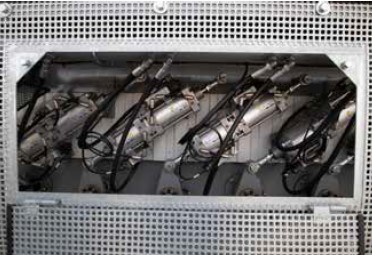 Abb. 43 Geffnete Schutzabdeckung ber pneumatischen Schliezylindern