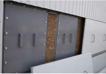 Abb. 44 Isolationsabdeckungen und Wartungsluken eines Heisilos zum Schutz vor Kontakt mit heien Oberflchen