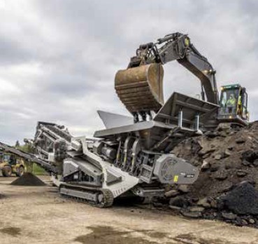 Abb. 55 Materialaufgabe mit Bagger von sicherer Standflche