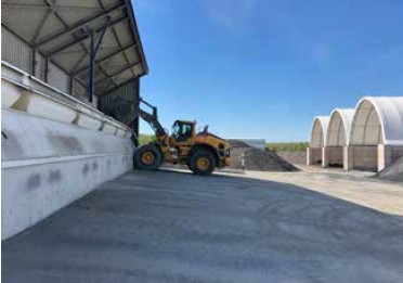 Abb. 6 Beschickung Reihendoseur  sauber gehaltener Bereich vor dem Anschlag