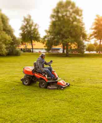 Abb. 37 M�harbeiten mit Aufsitzm�hern und Anbauger�ten