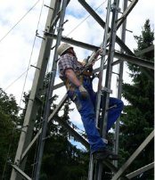 Benutzung mitlaufender Auffanggeräte an festen Führungen
