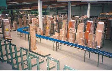 Abb. 2 Rollenbahn im Kommissionierbereich