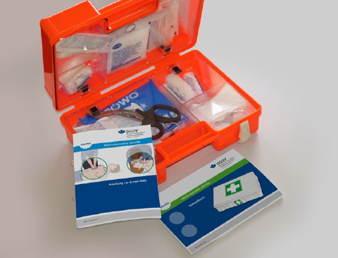 Abb. 21-1 Im Verbandkasten muss eine Anleitung zur Ersten Hilfe vorhanden sein