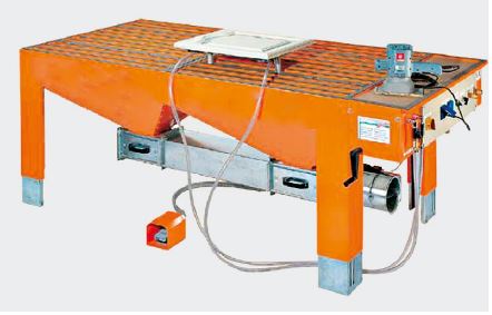 Abb. 11 Absaugbarer Arbeitstisch